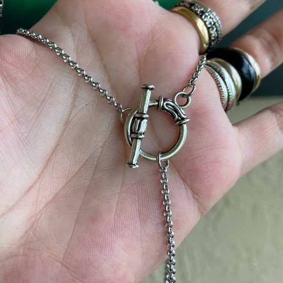 Skull silver necklace . Lariat Y shape toggle clasp & skull charm boho necklace - Picture 3 of 12